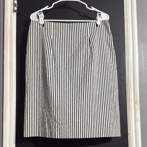Ellen Tracy Vertical Striped Pencil Skirt Size: 10
Length: 23”
